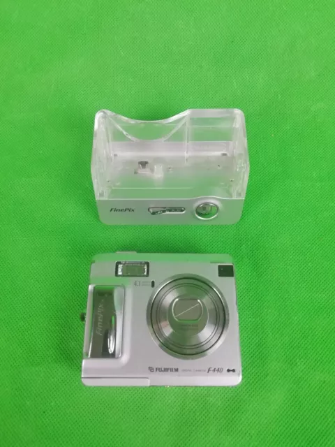 Fujifilm Finepix F440 Compact Digital Camera with Picture Cradle Charger S2023