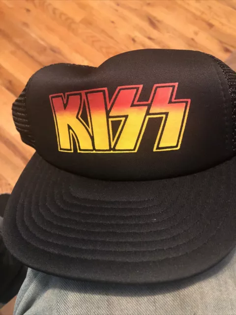 KISS LOGO BASEBALL CAP  1980’s  TRUCKER CAP  KISS