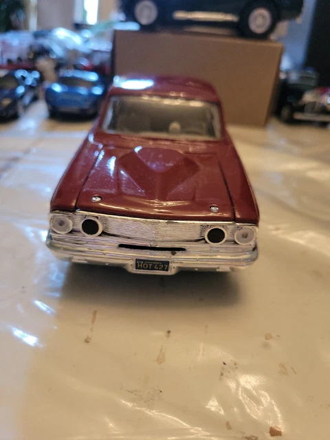 Maisto 1964 Ford Fairlane Thunderbolt 1:24 Diecast Car