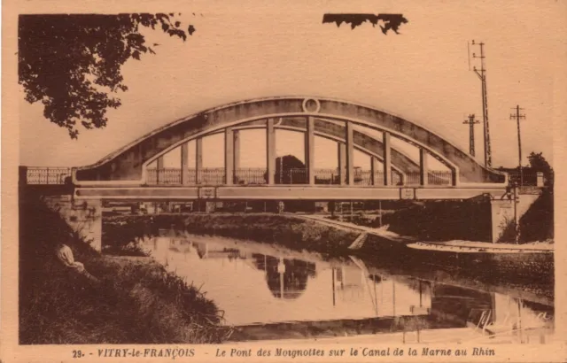 Postcard Vitry le Francois Le Pont des Moignottes sur le Canal de la Marne Rhin