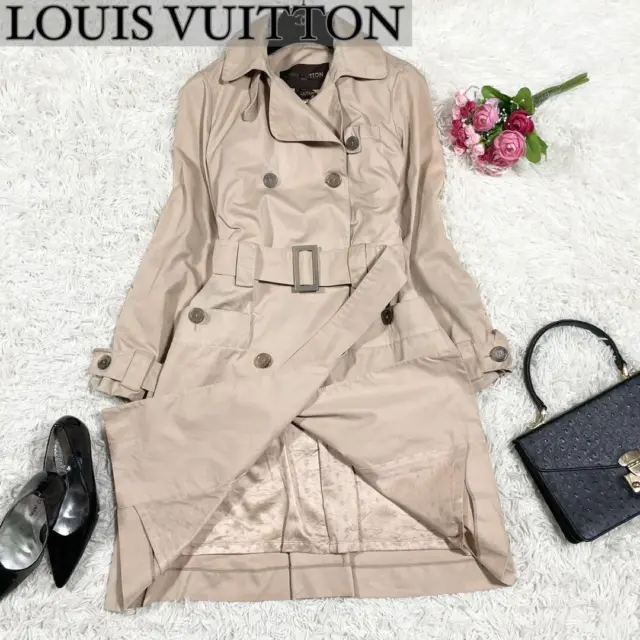 Shop Louis Vuitton Classic Hooded wrap coat by ChristelleKindregar