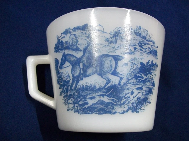 3 Grandes Tasses Anciennes en Arcopal avec soucoupes. Vintage.  En Parfait état.