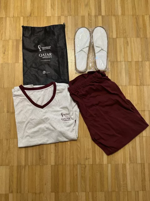 Qatar Airways FIFA World Cup 2022 WM Business Class Pyjamas + Slippers, Größe L