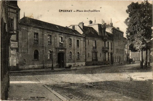 CPA ÉPERNAY - Place des Fussiliers (741658)