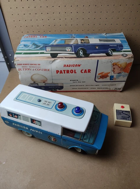 JOUET ANCIEN MODERN TOYS TM MASUDAYA DRIVE SET W/ PLYMOUTH AND PUMP JAPAN C. 1950