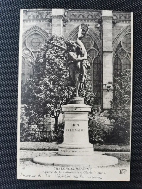CPA 51 CHALONS-SUR-MARNE - Square de la Cathédrale "Gloria Victis"