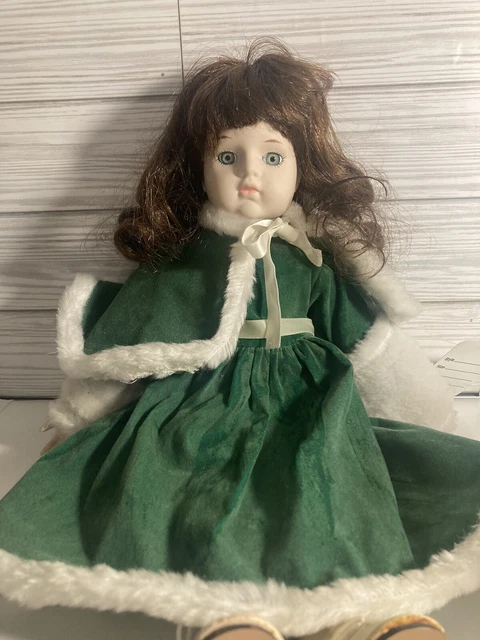 Vintage 16" Porcelain Doll THE HERITAGE MINT LTD. COLLECTION Lovely Green Eyes
