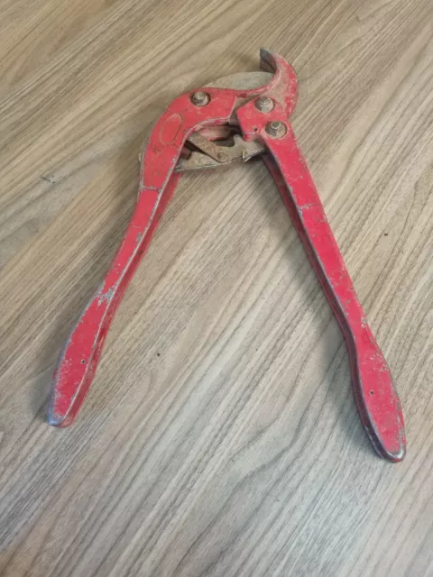 PVC pipe cutter, plastic pipe cutter ratchet cutter!