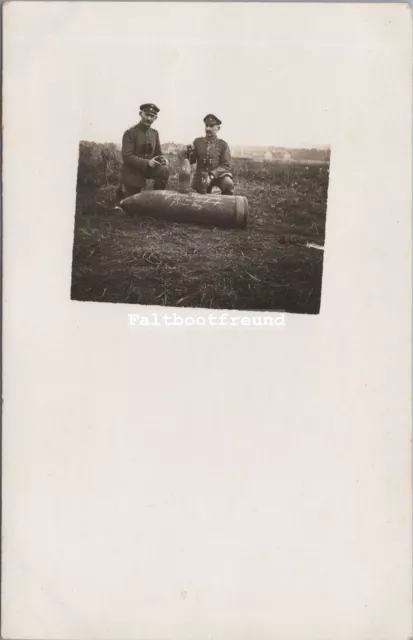 (RB)2024-15, 2 x Foto, Wk1, Inf.-Regt.134, Soldaten mit Granate, Frankreich