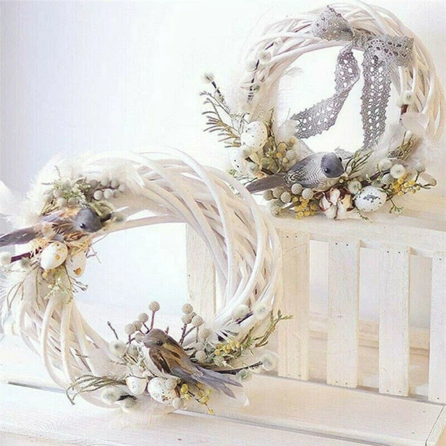 Corona ad anello natalizio in rattan con grandi dettagli e speciale del