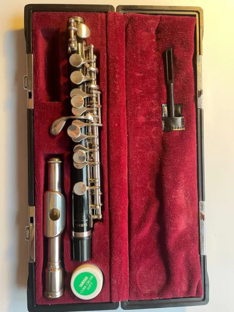 Yamaha YPC-32 Piccolo Flute With Stand And Hard Case