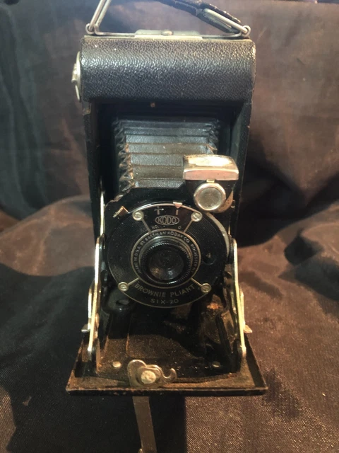 Appareil photo brownie pliant vintage Kodak Six 20  Années 30