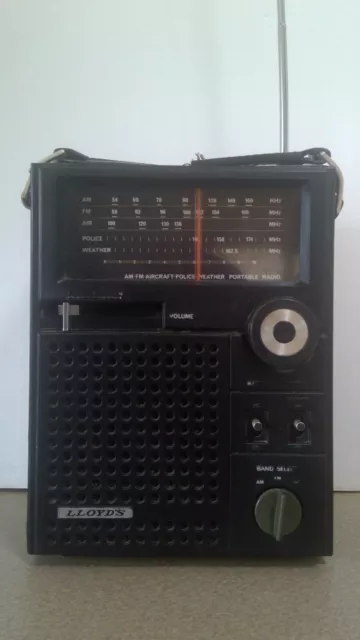 Vintage Lloyd’s Radio Model NN-7199