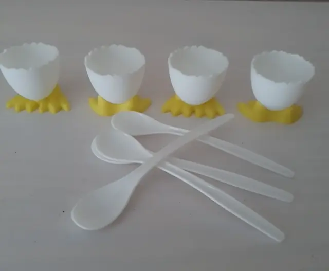 8 teiliges Set: 4 Eierbecher und Löffel Set gelb/weiß Kunststoff, Neu Unbenutzt
