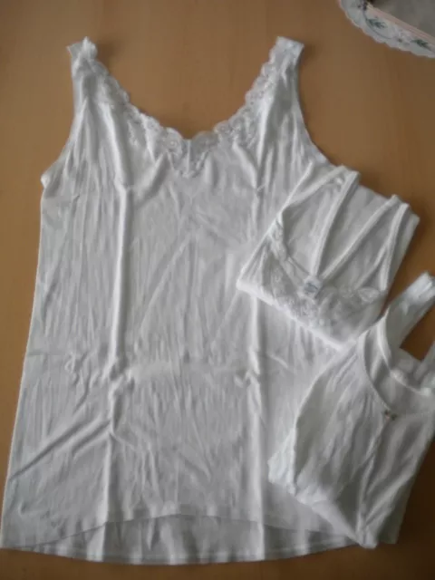3 x Damen Unterhemd weiß 48 - 50 - 52 mit Spitze 1 x Triumph Unterwäsche neuwert