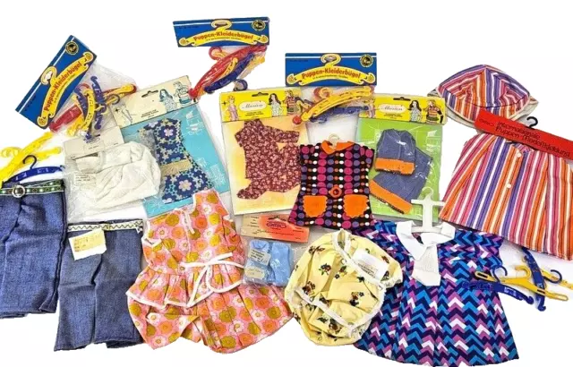 Vintage Puppenkleidung Konvolut Kleider Hosen Bügel Mix 80er J.