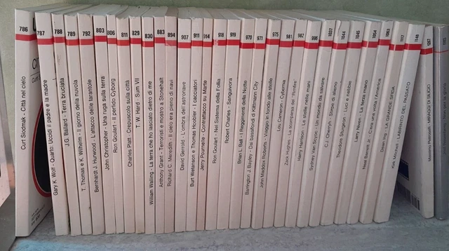 Lotto Di 32 Libri Fantascienza Urania N. Vari Dal 786 Al 1267