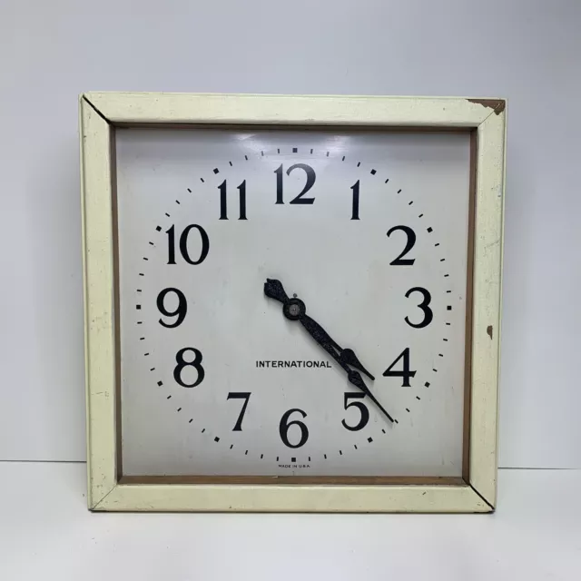 https://www.picclickimg.com/1wEAAOSw6wxiR52I/Vintage-IBM-International-Wall-Clock-Model-571-2CG-1942.webp