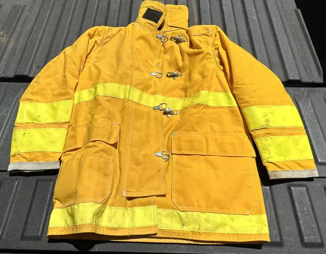 GLOBE 44 x 35 Firefighter Turnout Bunker Gear COAT JACKET RESCUE TOW Used Once!