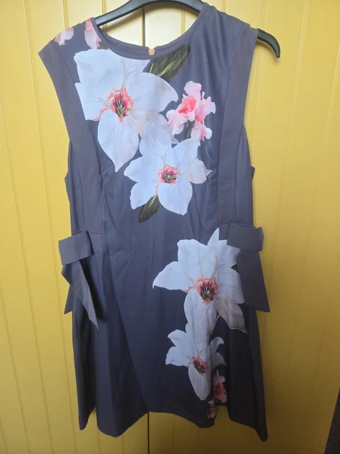 ted baker grey floral dress TED BAKER Chelsea grey floral print asymmetric Honduras