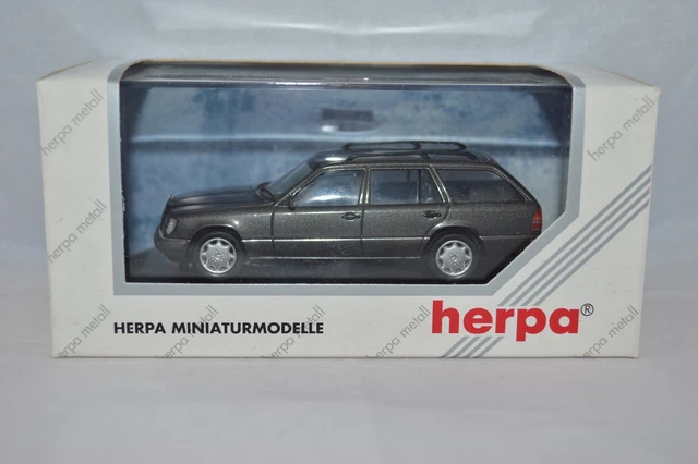 Herpa 1/43 – 070218 Mercedes E320 T Notarzt – Ambulance – Diecast – Occasion