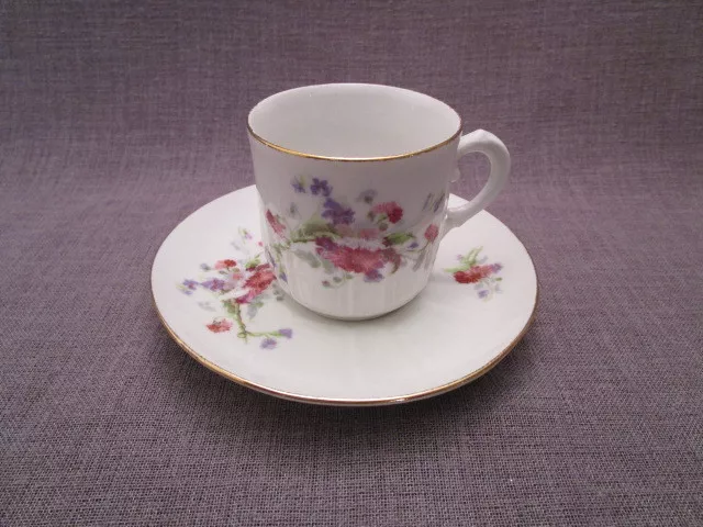 Tasse a café ancienne en porcelaine