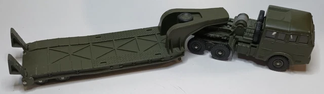 DINKY TOYS, Camion berliet porte char militaire trés bon état