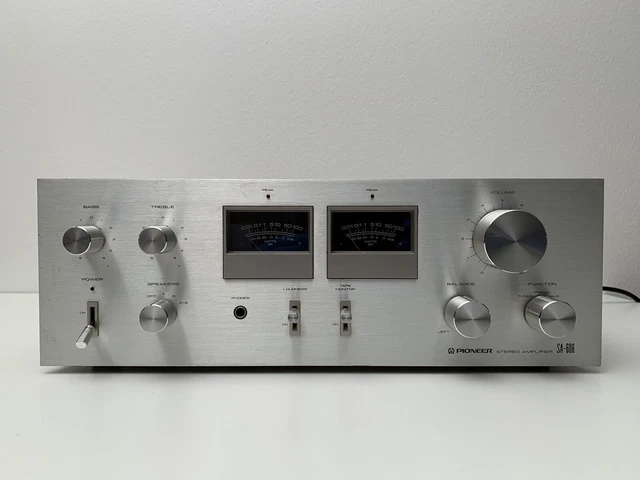 Retro Pannello Di Controllo Dell'amplificatore Della Charra. Immagine - Foto 7