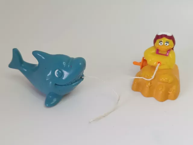 Figurine jouet McDonalds Birdie pêche au requin Happy Meal McDo 90s