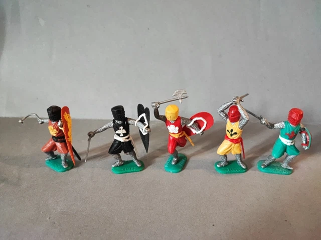 LOT CHEVALIERS MOYEN AGE GRIS 1 CAVALIER "rouge" + 3 SOLDATS échelle