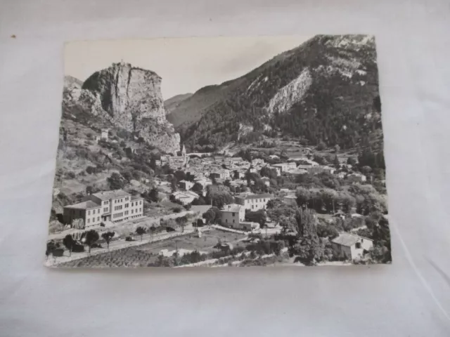 Cpsm Alpes Haute Provence 04 Castellane La Ville Dominee Par Le Roc