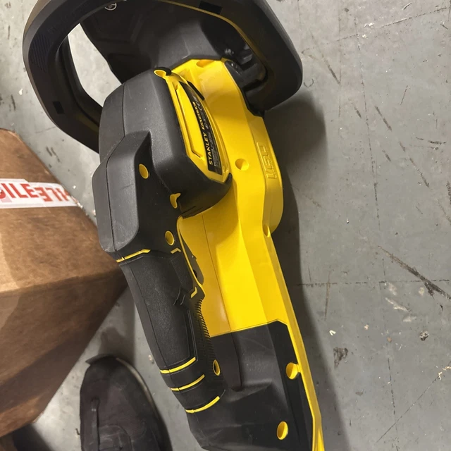 STANLEY FATMAX Waterproof 520-Lumen Rechargeable LED Spotlight, FL5W10PT