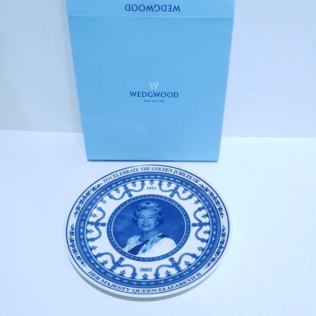 WEDGWOOD GOLDEN JUBILEE Bone China Plate Daily Mail Queen Elizabeth EUR