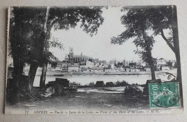 Cpa - Nevers - View Of The Levee De La Loire - 71