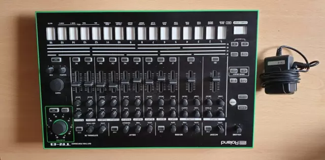 Roland TR8 TR-8 | Drum Machine | Rhythm Performer 3