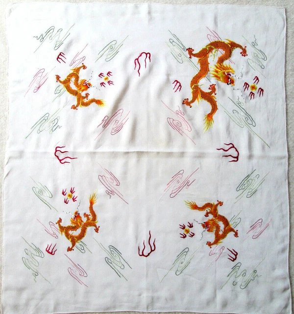 Foulard ROCHAS Paris En Soie Vintage – Élégance Intemporelle Rose 77x80 Cm