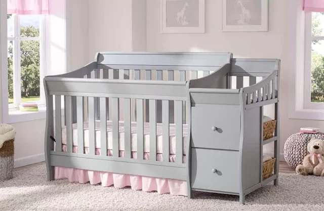 Delta Children Bentley Convertible Crib 'N' Changer, "S" Series