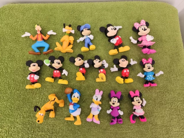 Lot Of 16 Disney Vinyl Figures Mickey Minnie Goofy pluto donald 2-2.5" tall