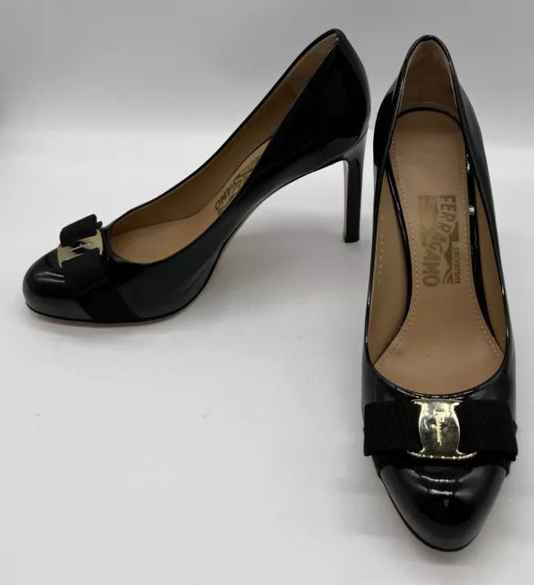 Salvatore Ferragamo 'Pimpa' Black Patent Leather Pump w/ Gold Tone Bow sz 8