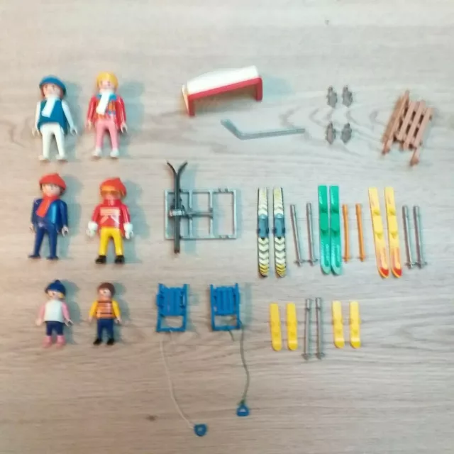 Playmobil : Tres Joli Lot D'accessoires Et Personnages De Sports D'hiver !!!