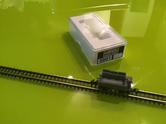 Märklin / mini club- „Z“  8601 Klappdeckelwagen mit Bremserhaus