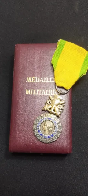 Q19M) Belle médaille militaire VALEUR 1870 en boite 14/18 armée french medal