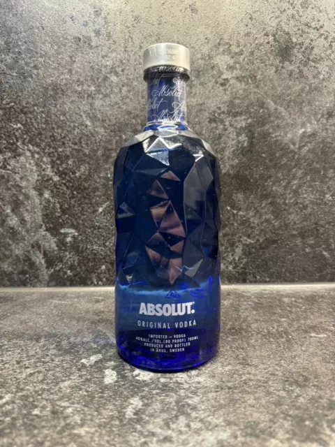 Absolut Vodka - Facet - Limited Edition - full & sealed - 0,7l - 40 % vol.