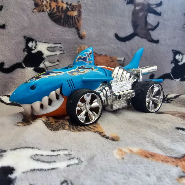Hot Wheels® Micro Shark Park Playcase - (C0152)