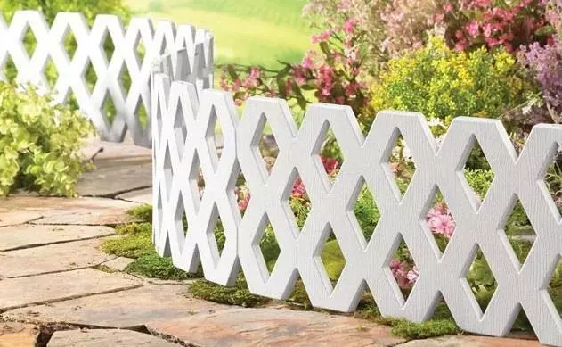 White Pack Of 4 Solar Powered Garden Fence Border Outdoor Lawn Path Fencing Set