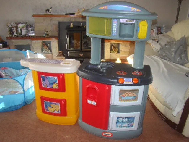 LITTLE TIKES Play Kitchen in Excellent Clean Condition