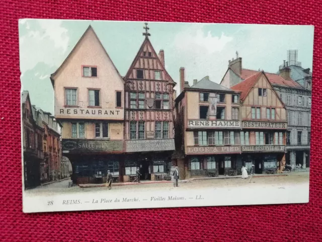 Reims - Place du Marché - Vieilles maisons
