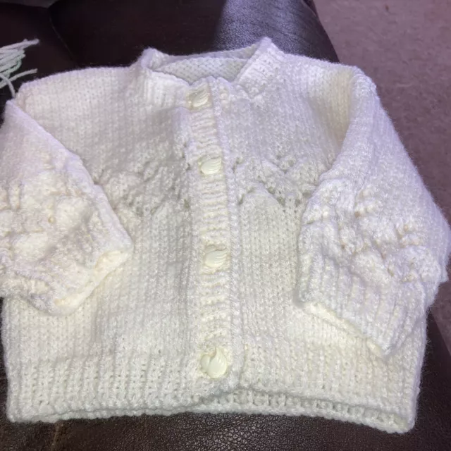 HAND KNITTED PRETTY LIGHT CREAM. BABY CARDIGAN   Age 0-3 MONTHS.