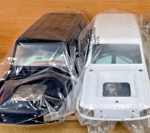 2 X FTX Tracker 1/10 Crawler PC Bodyshells - White, Black - FTX10325 £ ...
