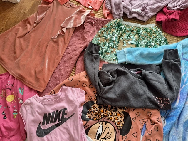 Huge BUNDLE of GIRLS CLOTHES age 5-6 years TSHIRTS leggings robe, jumpers 11